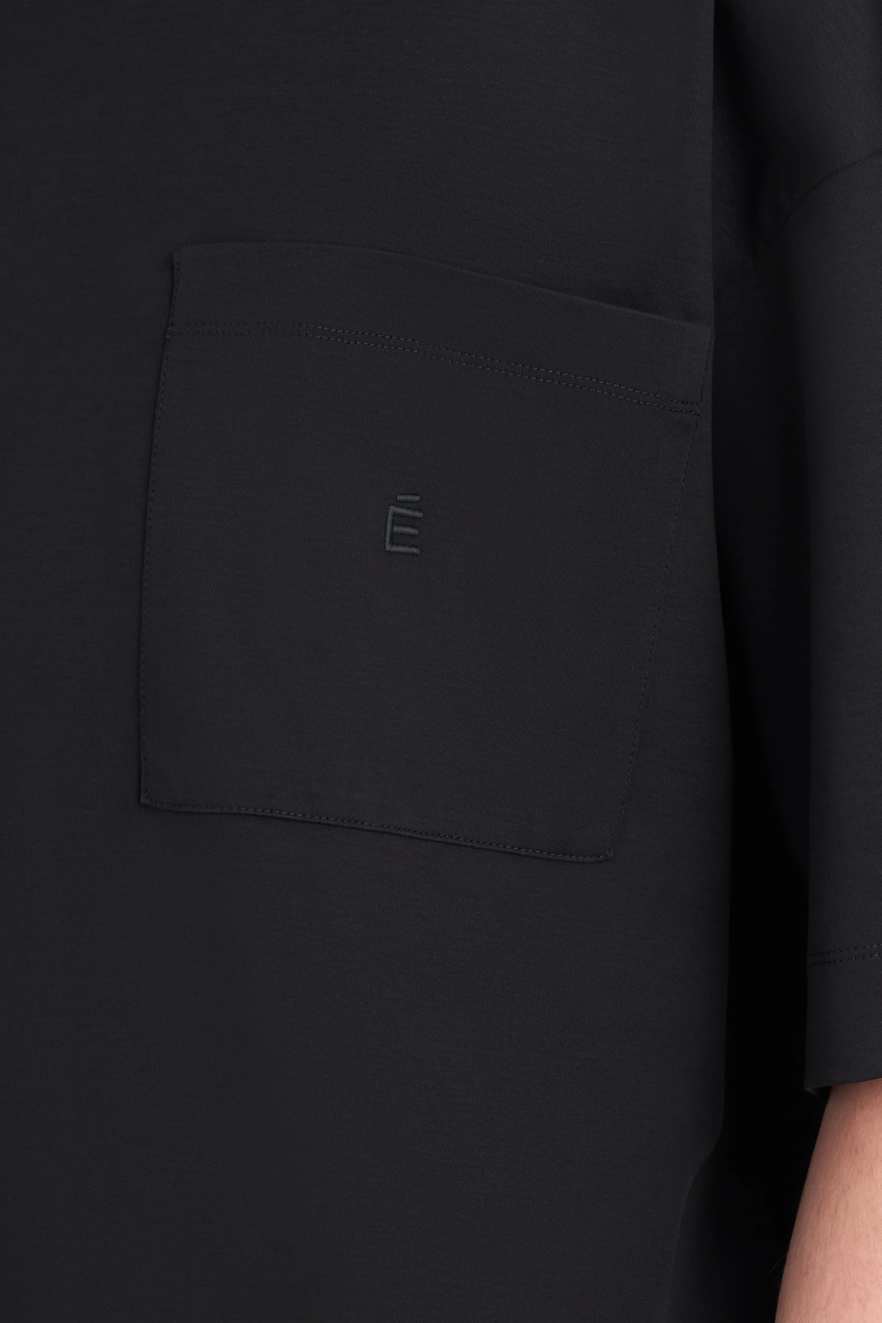 OVERSIZED POCKET T-SHIRT É - Image 8