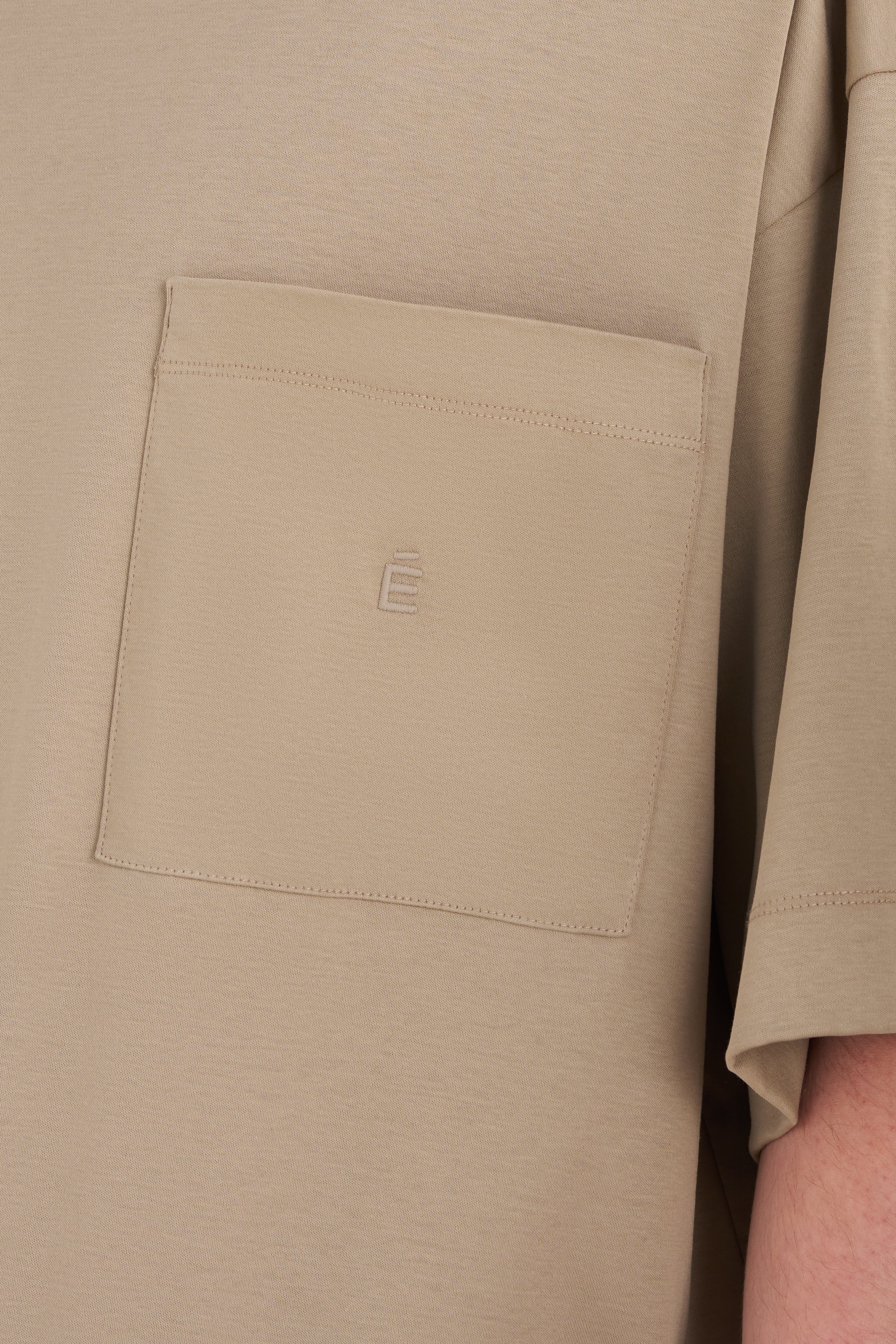 OVERSIZED POCKET T-SHIRT É - Image 8