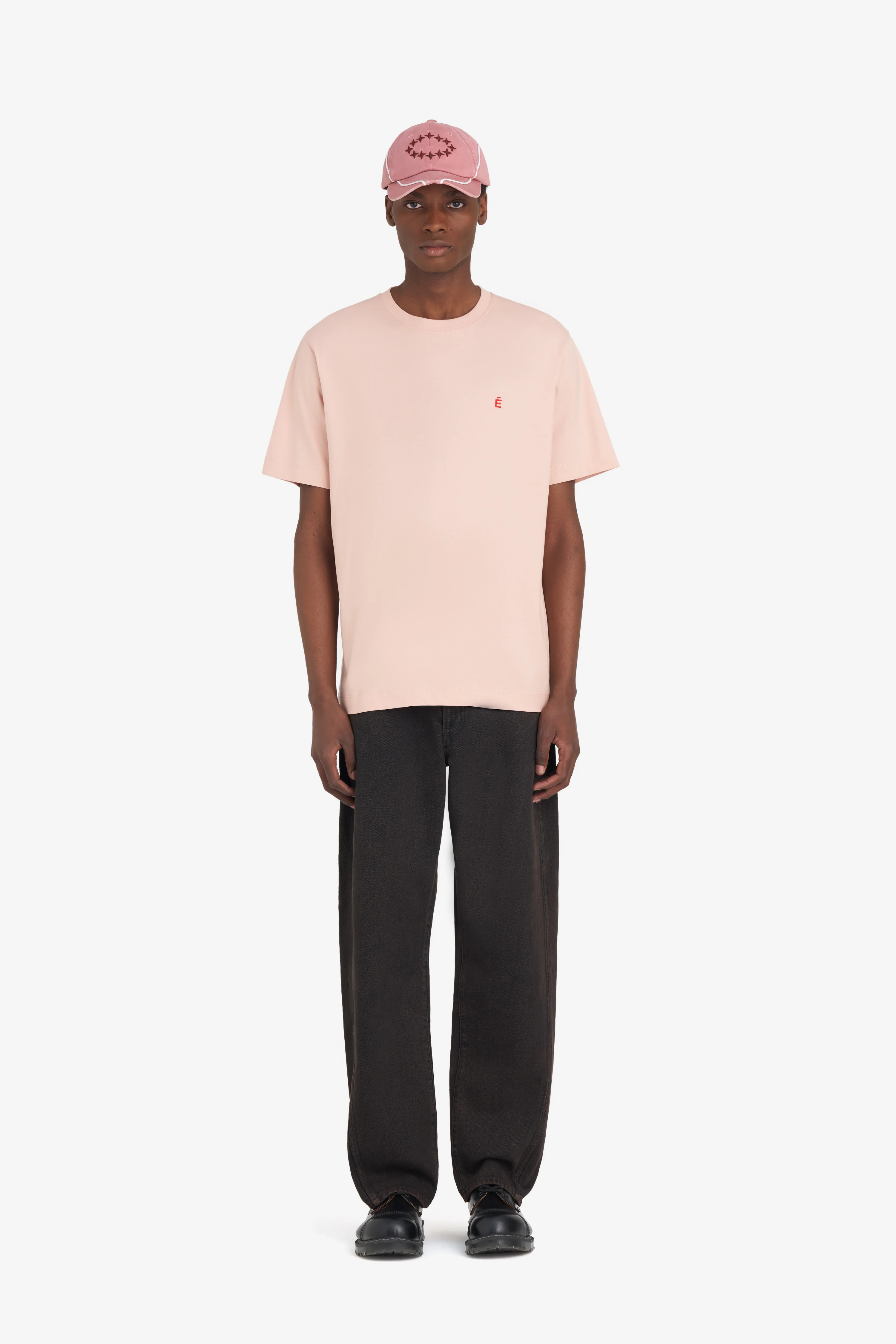 REGULAR T-SHIRT É