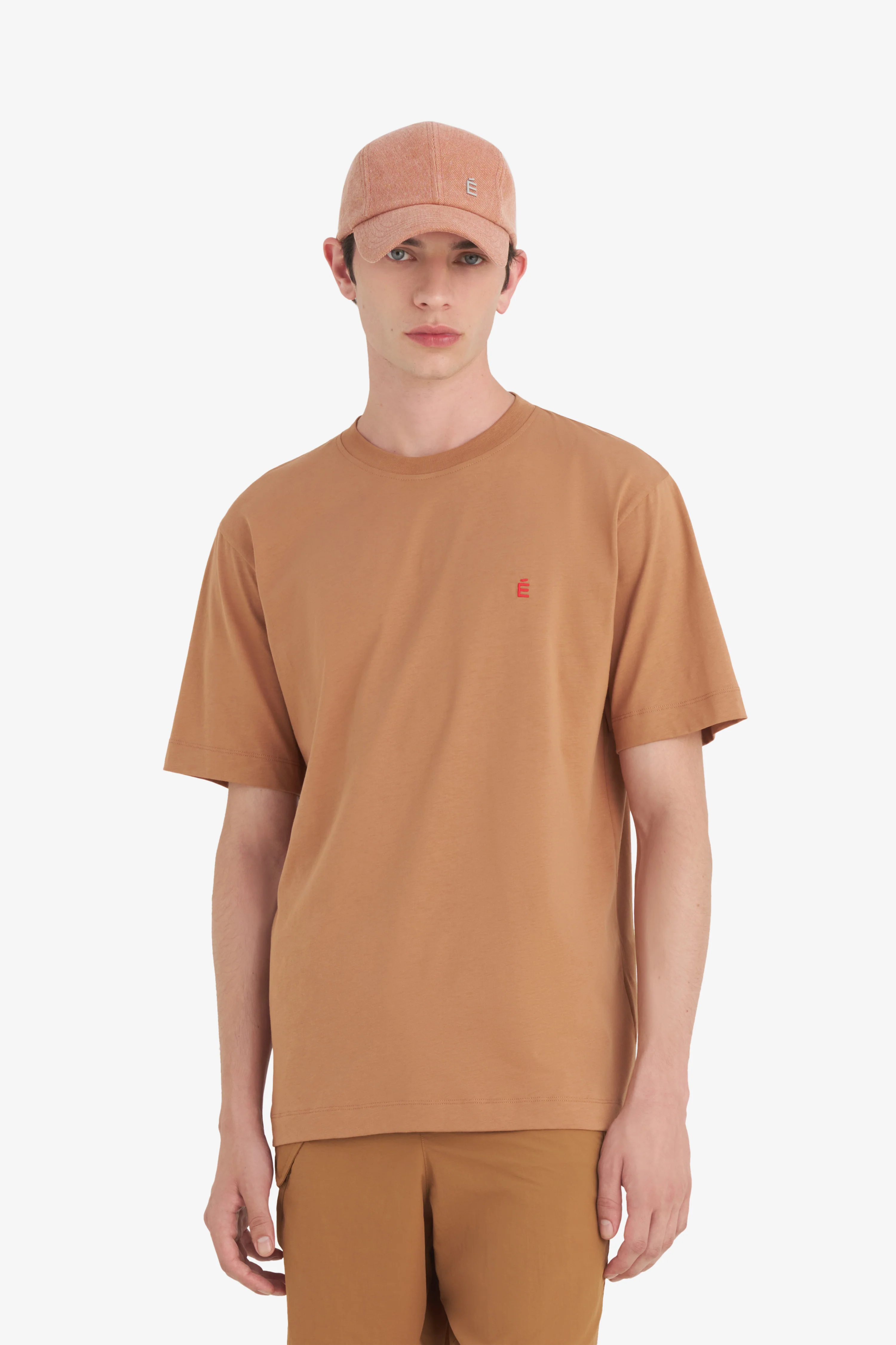 REGULAR T-SHIRT É